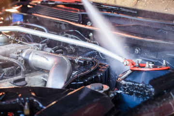 Can you use oven cleaner to clean your car engine